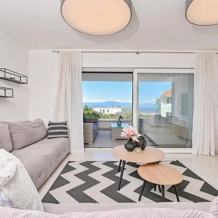 Modern Adora * Malinska