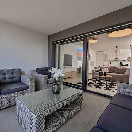 Modern Adora Apartman
