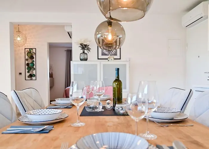 Modern Adora Apartman