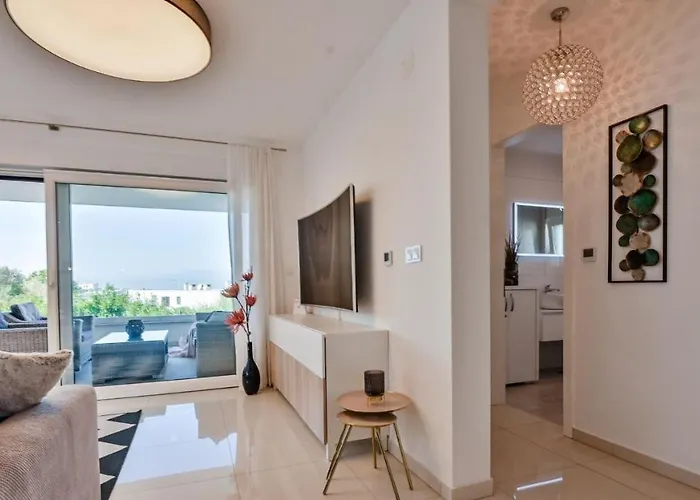 Modern Adora Apartman