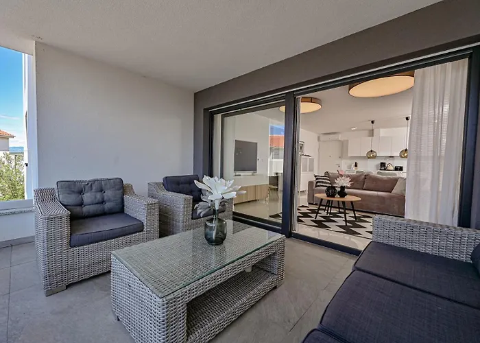 Modern Adora Apartman