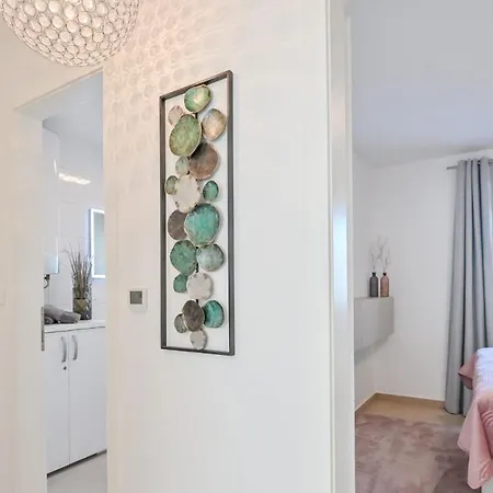 Modern Adora Apartmán *