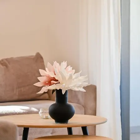 Modern Adora Apartmán *