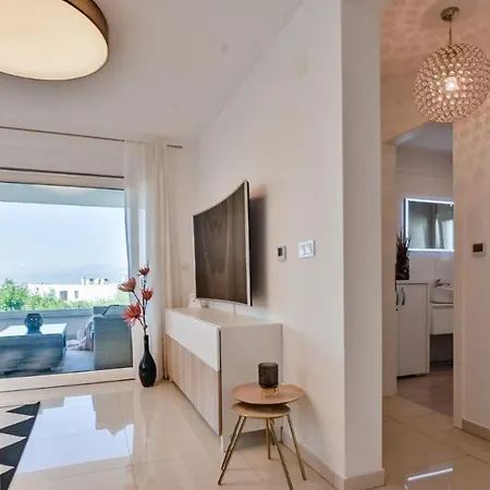 Modern Adora Apartament