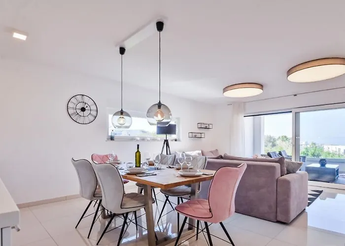 Lejlighed Modern Adora