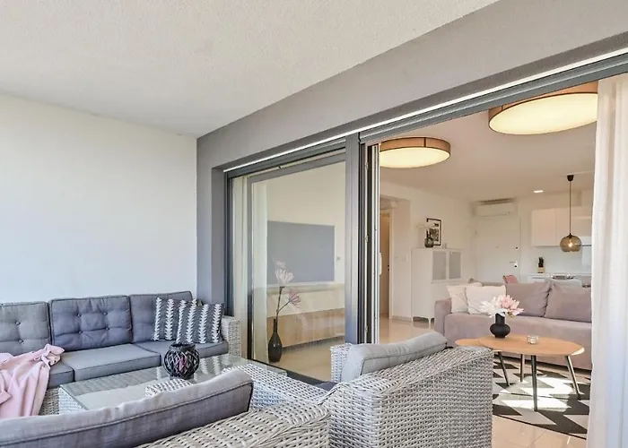 Lejlighed Modern Adora