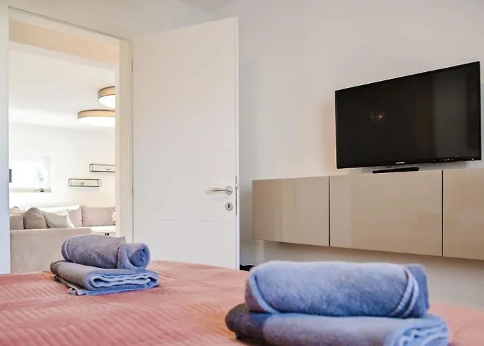 Modern Adora Apartman